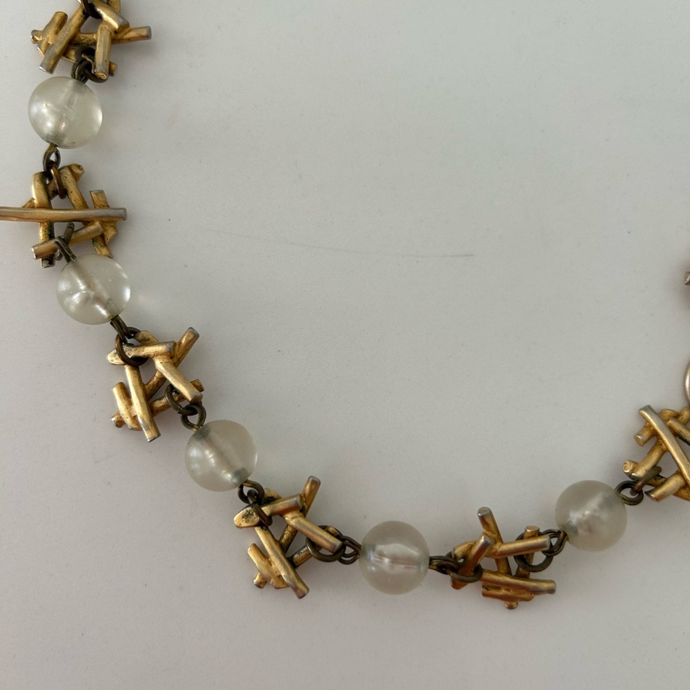 Elegant Gold and Pearl Necklace